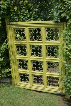 Insanely Beautiful DIY Upcycled Garden Gates That You Will Simply Adore homesthetics recycling windows and doors (4)