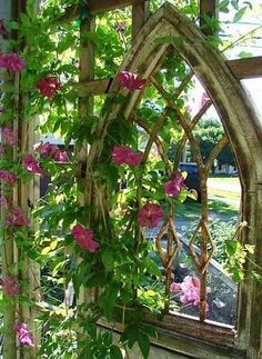 Insanely Beautiful DIY Upcycled Garden Gates That You Will Simply Adore homesthetics recycling windows and doors (6)