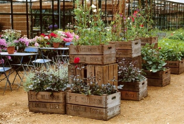 25 Insanely Beautiful Wooden Planter Ideas to Start Right Away homesthetics landscape design (6)