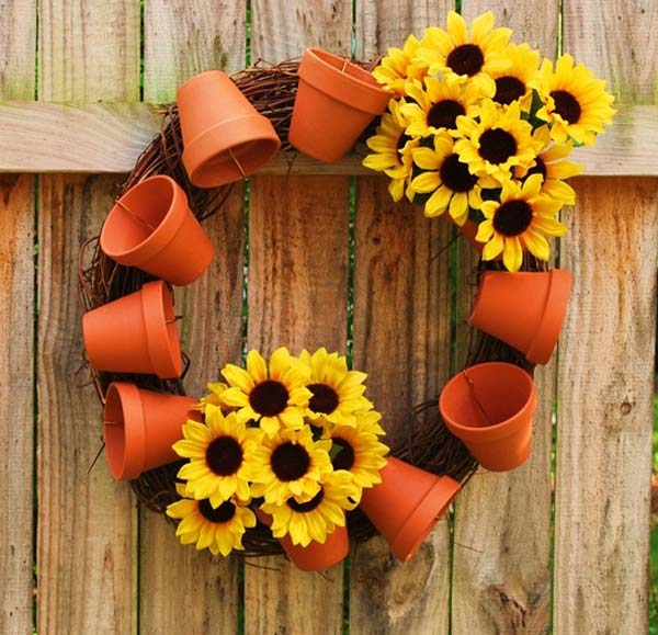 20. Creative Clay Pots Wreath With Sunflowers