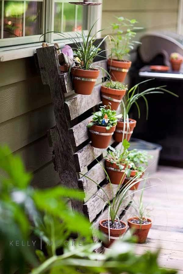 7. Patio Wooden Pallet Sustaining Clay Pots