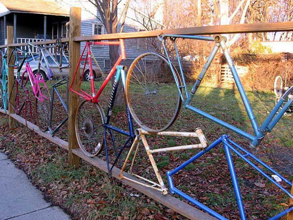 10.FENCE REALIZED OUT OF OLD BICYCLE PARTS