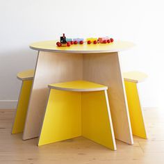 #18 Space Efficient Yellow Dinning Setup