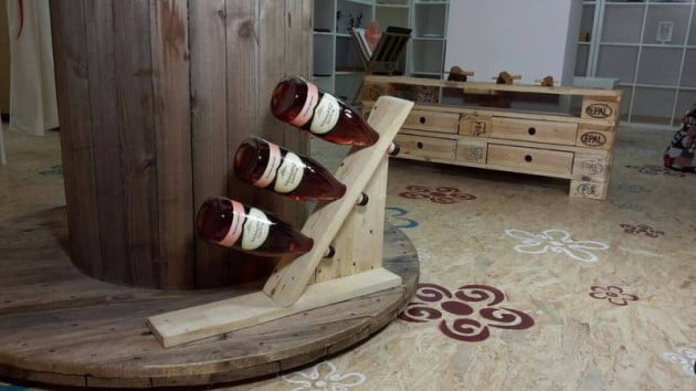 #14 Simple Wine Shelf From Pallet Wood
