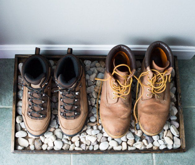 #15 Simple Wooden Pallet Shoe Tray