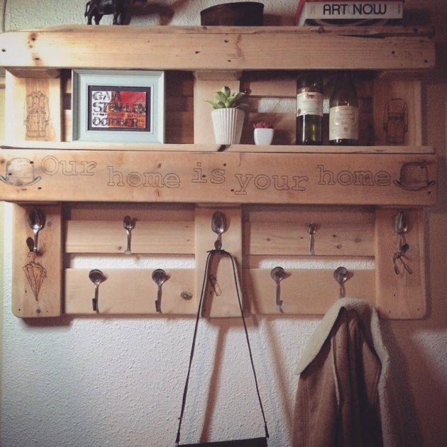 #22 Coat-holder Wooden Pallet