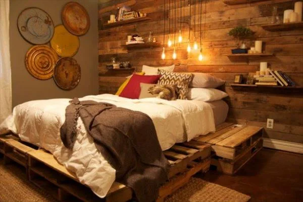 #15 RUSTIC BEDROOM DESIGN WITH WOODEN PALLET BED