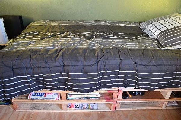 #11 WOODEN PALLETS BEDS CAN BOOST STORAGE SPACE WITH LOW COSTS