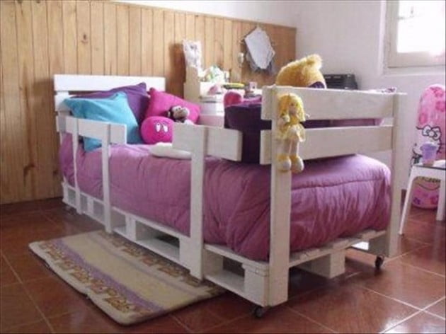 MAKE A BEAUTIFUL WOODEN PALLET CRIB FOR YOUR LITTLE LOVED ONE