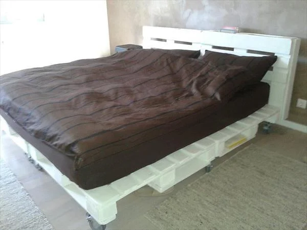 #6 SIMPLE WOODEN PALLET BED ON WHEELS