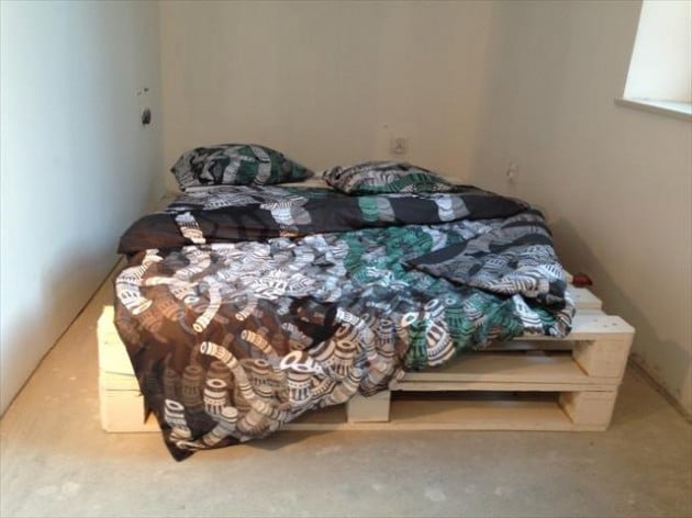 #3 IMPROVISE A BED FAST AND ACCESSORIZE IT FOR A SCANDINAVIAN DESIGN LINE
