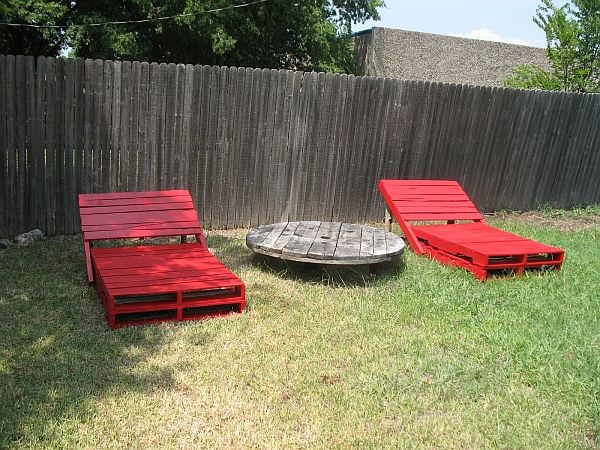  LOUNGE CHAIRS REALIZED FROM WOODEN PALLETS