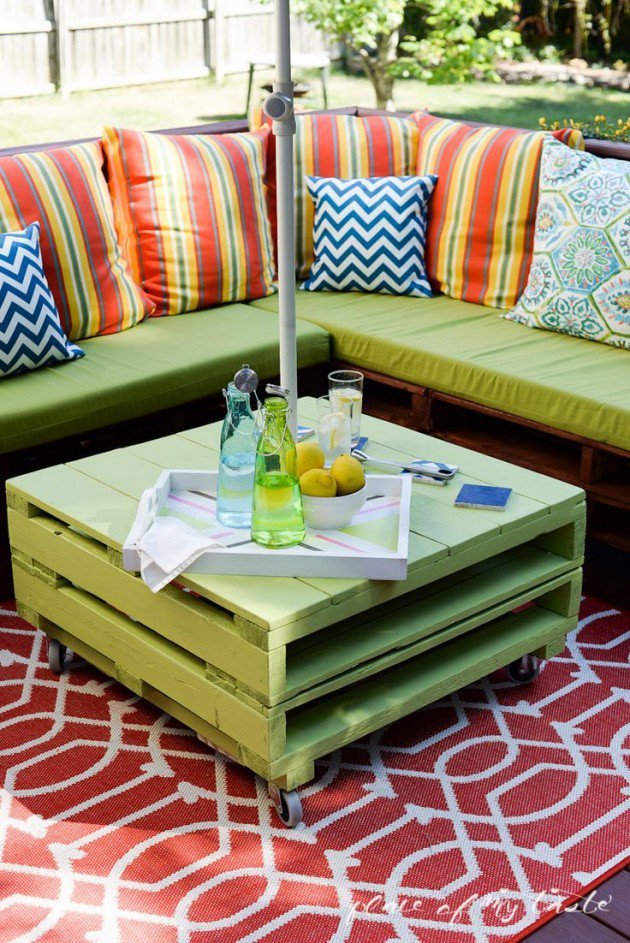 #9 WOODEN PALLET COUCH OUTDOORS BEAUTIFIED THROUGH REFRESHING VIBRANT COLORS