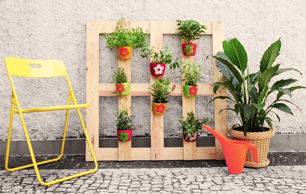 #8 SIMPLE WOODEN PALLET NESTLING FLOWER POTS