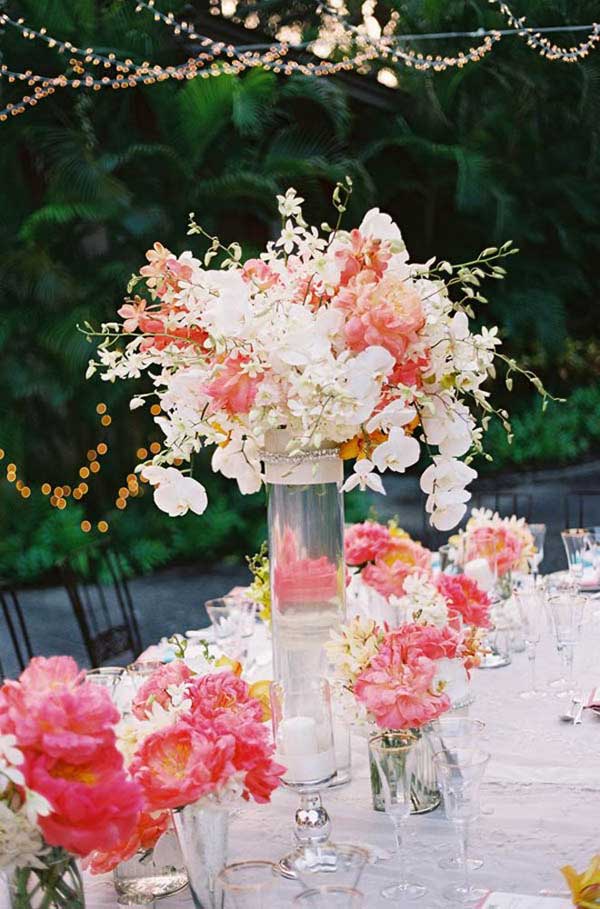 #1 Airy Transparent Decor Focused on Beautiful and Sensible Flower Centerpieces