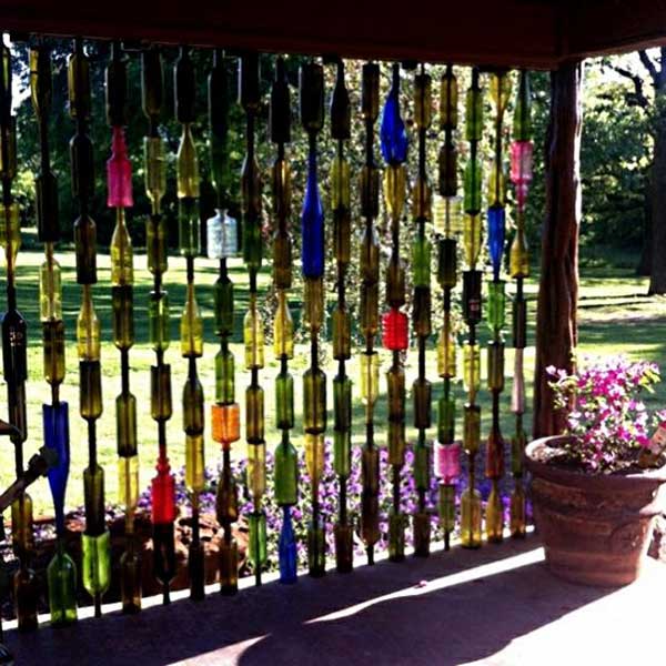14. REUSE GLASS BOTTLES TO CREATE A PRIVACY SCREEN