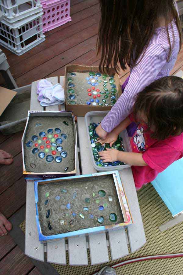 23 Mesmerizing DIY Stepping Stones to Realize for Your Backyard homesthetics decor (5)