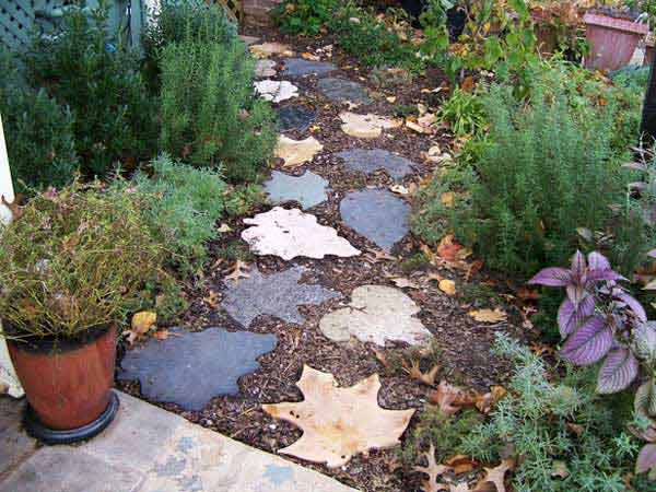 23 Mesmerizing DIY Stepping Stones to Realize for Your Backyard homesthetics decor (7)
