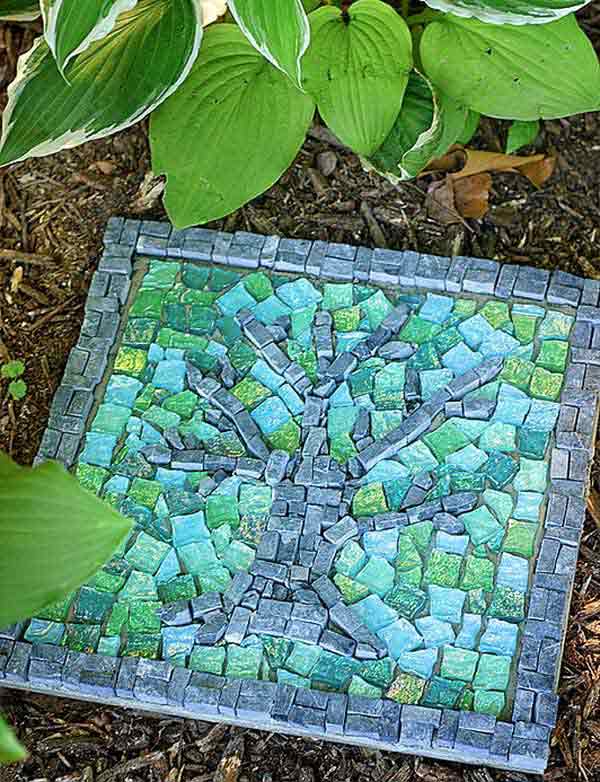 23 Mesmerizing DIY Stepping Stones to Realize for Your Backyard homesthetics decor (8)