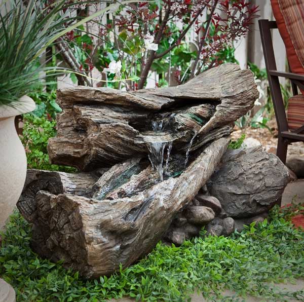 23.SCULPTURAL TREE LOGS ANIMATED BY WATER
