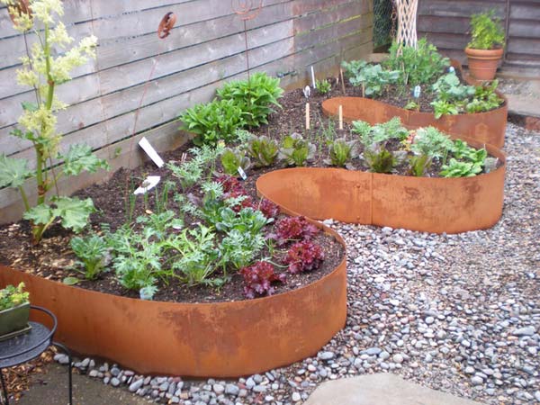 27+ DIY Garden Bed Edging Ideas Ready to Emphasize Your Greenery homesthetics backyard landscaping (19)