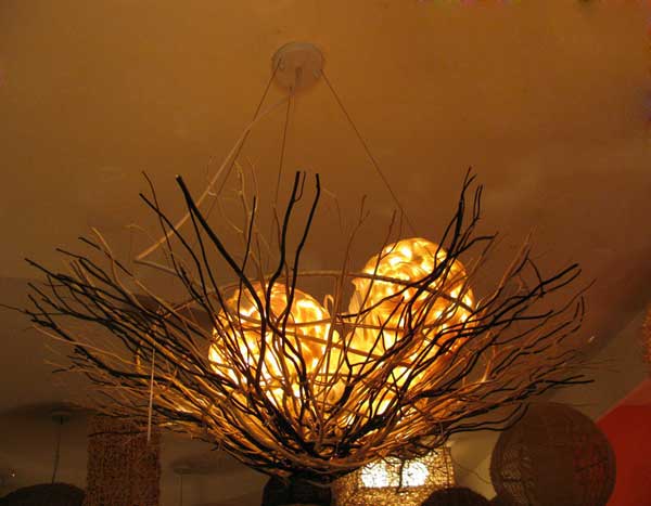 30 Sculptural DIY Tree Branch Chandeliers to Realize In an Unforgettable Setup homesthetics decor (10)