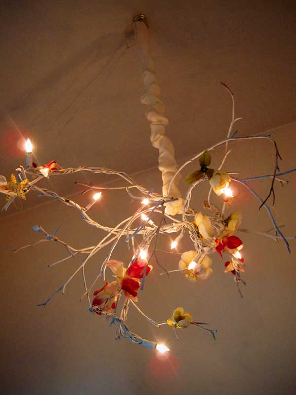 30 Sculptural DIY Tree Twigs Chandeliers to Realize In an Unforgettable Setup homesthetics decor