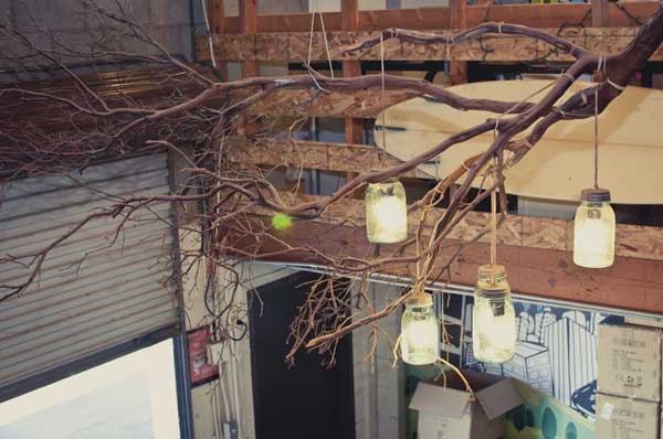 30 Sculptural DIY Tree Branch Chandeliers to Realize In an Unforgettable Setup homesthetics decor (8)