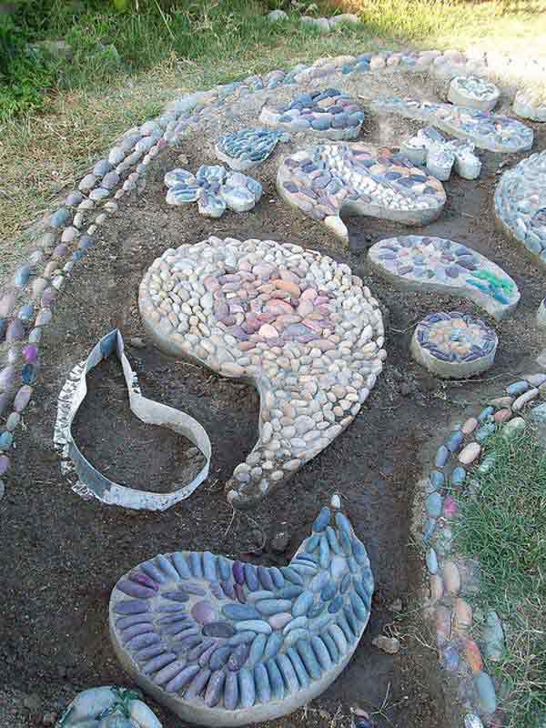 #9 Mosaic River Rocks  Stepping Stones Beautifully Organizing Sculpting a Garden Surface
