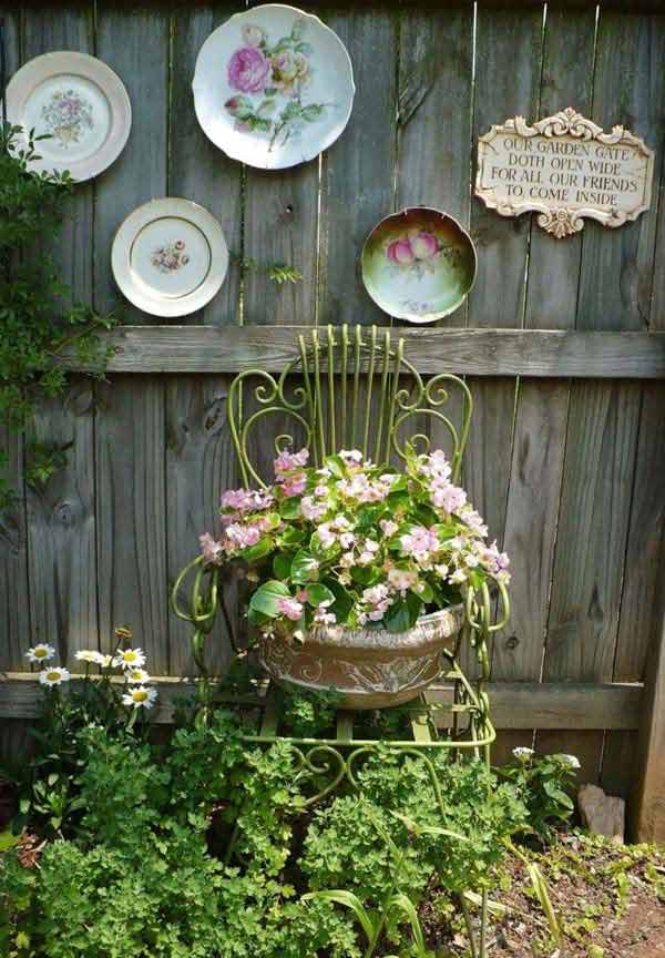 Get Creative With These 23 Fence Decorating Ideas and Transform Your Backyard homesthetics design (10)