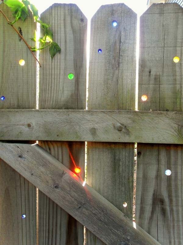 Get Creative With These 23 Fence Decorating Ideas and Transform Your Backyard homesthetics design (14)