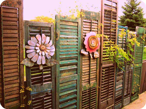 Get Creative With These 23 Fence Decorating Ideas and Transform Your Backyard homesthetics design (19)