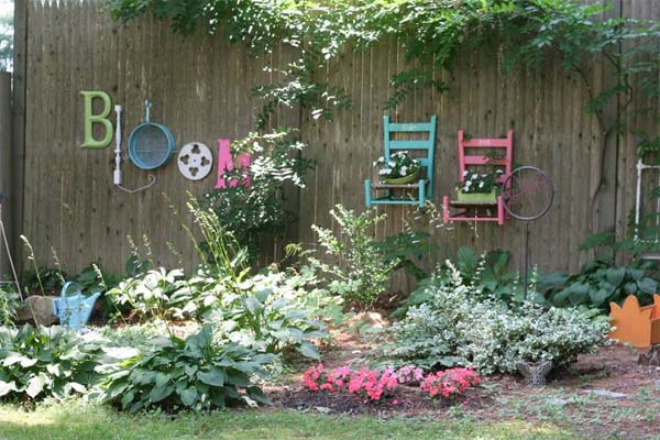 Get Creative With These 23 Fence Decorating Ideas and Transform Your Backyard homesthetics design (22)