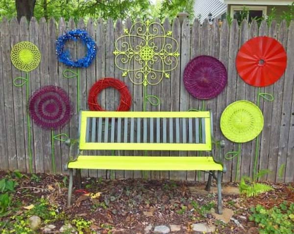 Get Creative With These 23 Fence Decorating Ideas and Transform Your Backyard homesthetics design (24)