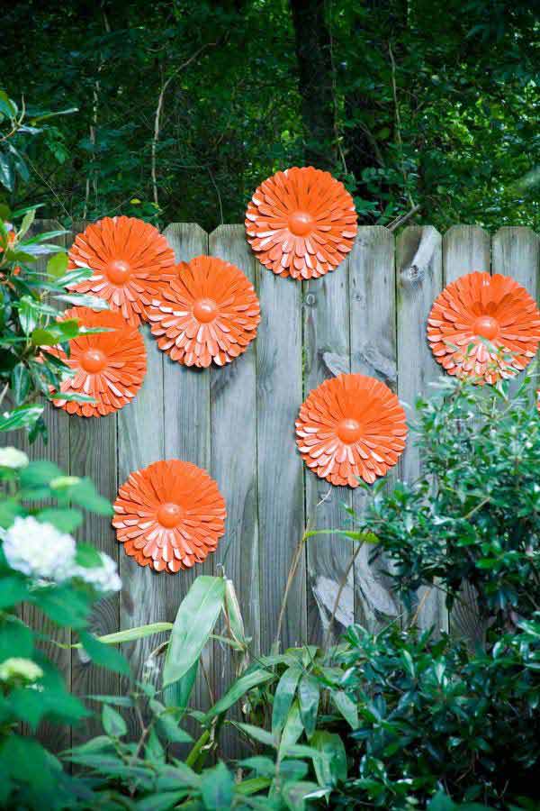 Get Creative With These 23 Fence Decorating Ideas and Transform Your Backyard homesthetics design (8)