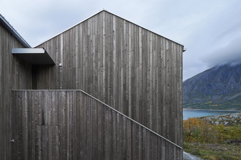 Sculptural Norway Island Home Overcoming Rough Terrain Slopes-homesthetics.net (2)