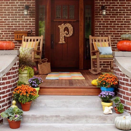 26 Mesmerizing and Welcoming Small Front Porch Design Ideas (11)