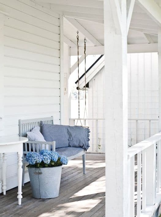 26 Mesmerizing and Welcoming Front Porch Design Ideas 