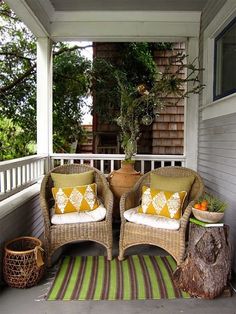 26 Mesmerizing and Welcoming Front Porch Design Ideas 