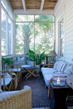 26 Mesmerizing and Welcoming Front Porch Design Ideas 