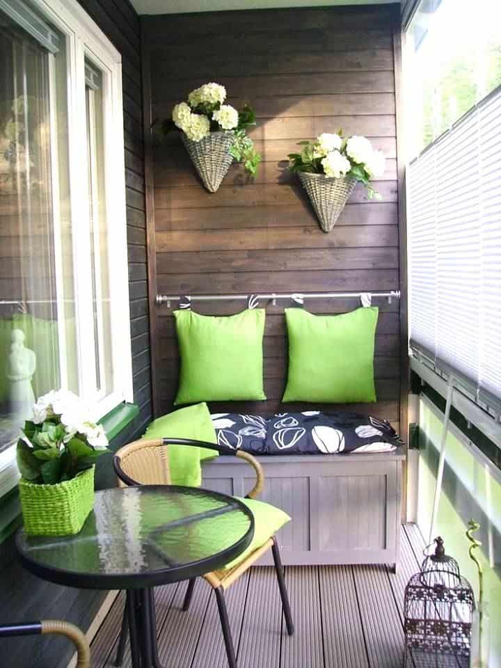 26 Mesmerizing and Welcoming Front Porch Design Ideas (26)