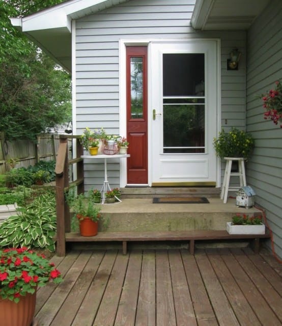 26 Mesmerizing and Welcoming Small Front Porch Design Ideas (3)