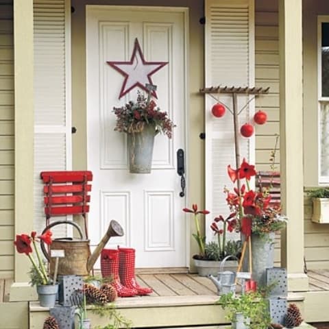 26 Mesmerizing and Welcoming Small Front Porch Design Ideas (4)