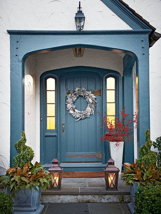 26 Mesmerizing and Welcoming Small Front Porch Design Ideas (7)