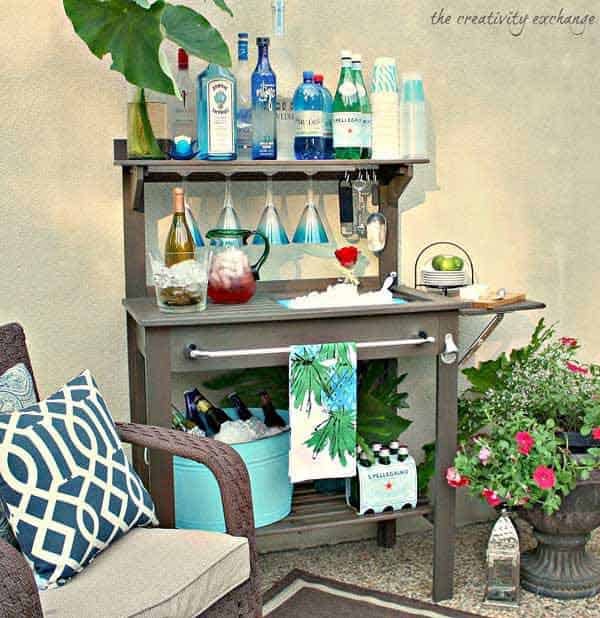 #7 A CREATIVE SIMPLE BAR OUTDOORS