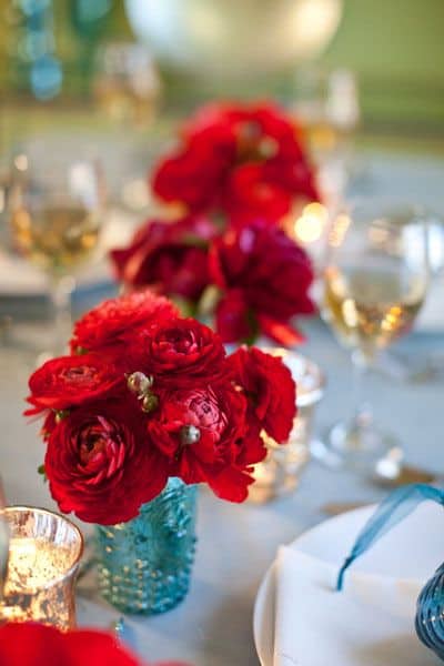 17 Do-it-yourself Elegantly Made Centerpieces For A Winter Wedding (11)
