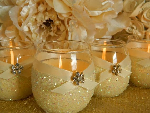 17 Do-it-yourself Elegantly Made Centerpieces For A Winter Wedding (13)