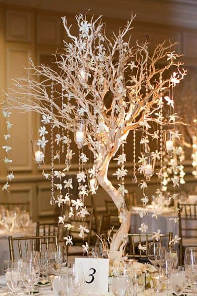 17 Do-it-yourself Elegantly Made Centerpieces For A Winter Wedding 