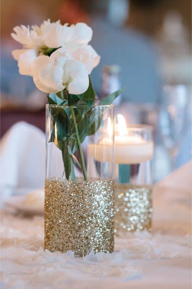 17 Do-it-yourself Elegantly Made Centerpieces For A Winter Wedding (8)