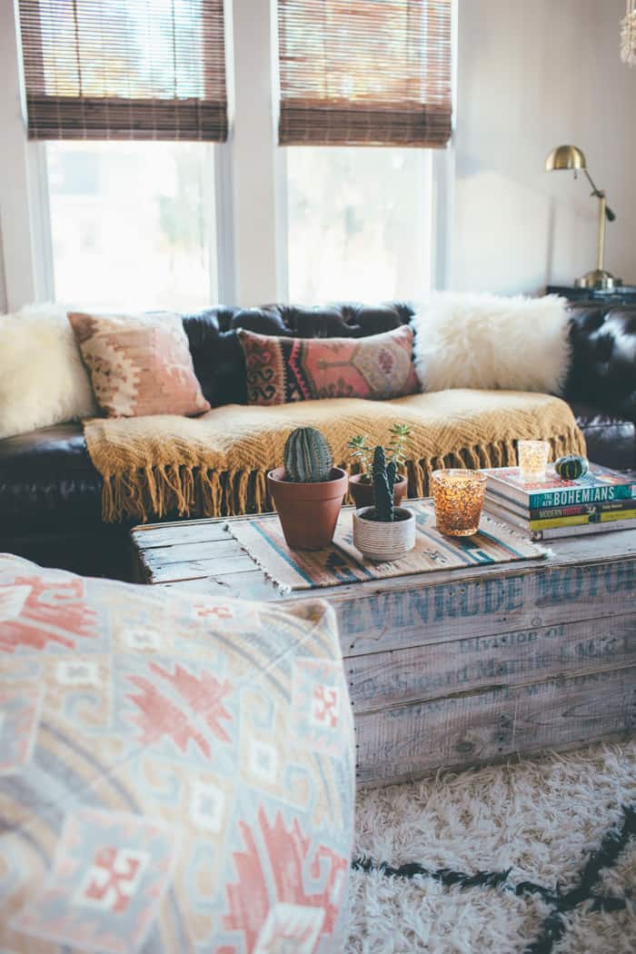 16. AN OLD LARGE CRATE CAN BECOME THE FOCUS POINT OF YOUR BOHEMIAN INTERIOR